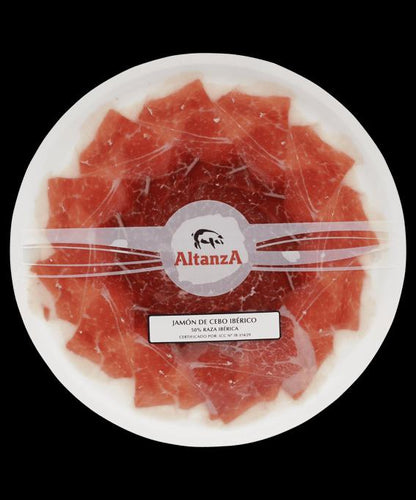 Plato de jamón Cebo 50% Ibérico Altanza 80 g · Efecto cuchillo. Fotografía real del plato envasado.